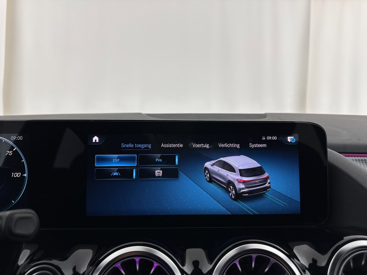 Mercedes-Benz EQA 250 Business Solution Luxury 67 kWh [ 3-Fase ] (INCL-BTW) *FULL-LEATHER | WIDE-SCREEN-DIGI-COCKPIT | FULL-LED | AMBIENT-LIGHT | CAMERA | NAVI-FULLMAP | DAB+ | COMFORT-SEATS | ECC | SHIFT-PADDLES | CRUISE | HEATED-SEATS | TOWBAR | 18''A