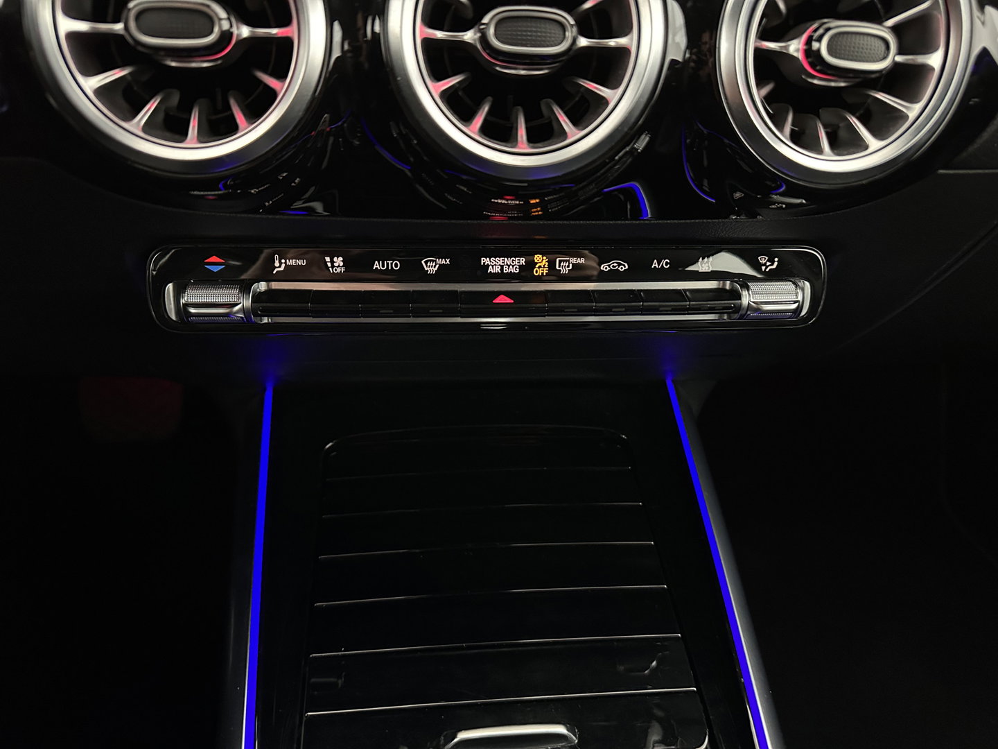 Mercedes-Benz EQA 250 Business Solution Luxury 67 kWh [ 3-Fase ] (INCL-BTW) *FULL-LEATHER | WIDE-SCREEN-DIGI-COCKPIT | FULL-LED | AMBIENT-LIGHT | CAMERA | NAVI-FULLMAP | DAB+ | COMFORT-SEATS | ECC | SHIFT-PADDLES | CRUISE | HEATED-SEATS | TOWBAR | 18''A