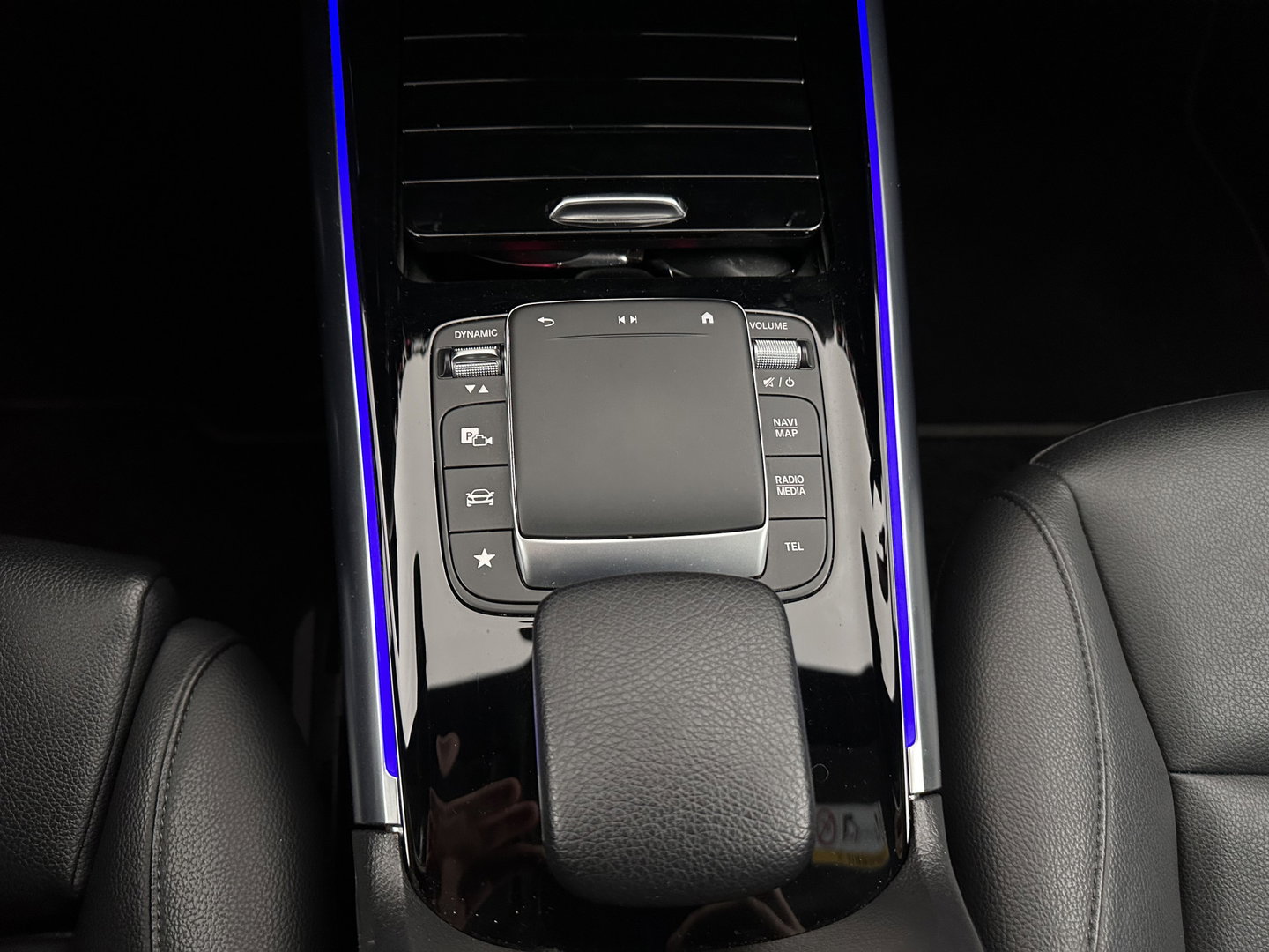 Mercedes-Benz EQA 250 Business Solution Luxury 67 kWh [ 3-Fase ] (INCL-BTW) *FULL-LEATHER | WIDE-SCREEN-DIGI-COCKPIT | FULL-LED | AMBIENT-LIGHT | CAMERA | NAVI-FULLMAP | DAB+ | COMFORT-SEATS | ECC | SHIFT-PADDLES | CRUISE | HEATED-SEATS | TOWBAR | 18''A