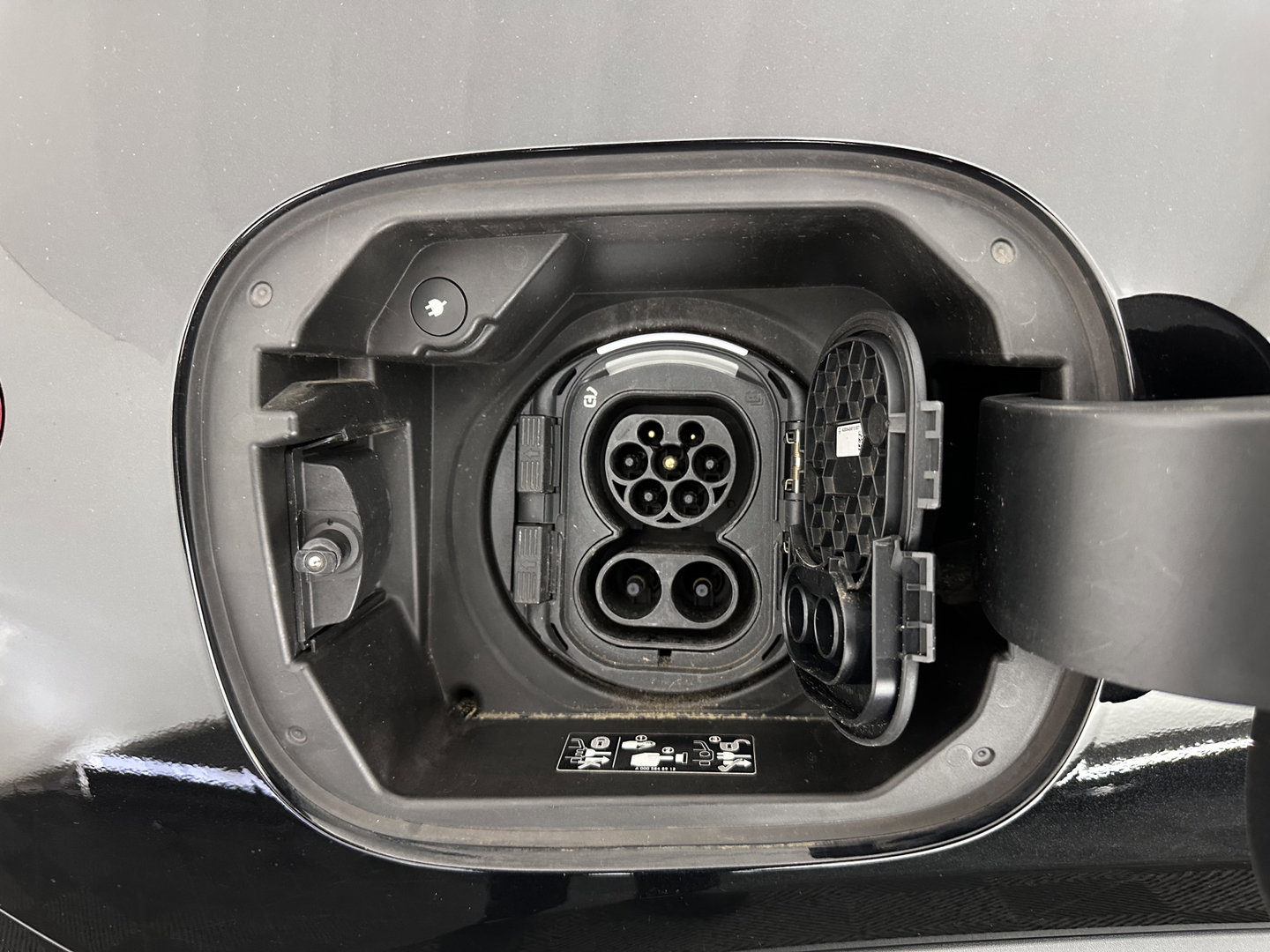 Mercedes-Benz EQA 250 Business Solution Luxury 67 kWh [ 3-Fase ] (INCL-BTW) *FULL-LEATHER | WIDE-SCREEN-DIGI-COCKPIT | FULL-LED | AMBIENT-LIGHT | CAMERA | NAVI-FULLMAP | DAB+ | COMFORT-SEATS | ECC | SHIFT-PADDLES | CRUISE | HEATED-SEATS | TOWBAR | 18''A