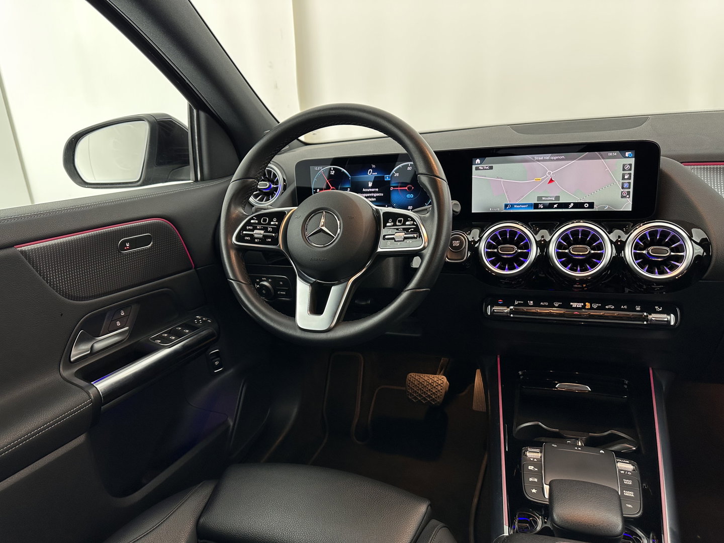 Mercedes-Benz EQA 250 Business Solution Luxury 67 kWh [ 3-Fase ] (INCL-BTW) *FULL-LEATHER | WIDE-SCREEN-DIGI-COCKPIT | FULL-LED | AMBIENT-LIGHT | CAMERA | NAVI-FULLMAP | DAB+ | COMFORT-SEATS | ECC | SHIFT-PADDLES | CRUISE | HEATED-SEATS | TOWBAR | 18''A