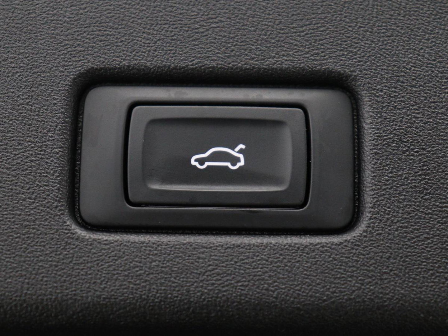 Audi Q4 e-tron 35 Launch edition 55 kWh | Warmtepomp | Stoelverwarming | Carplay | Full LED | 19'' | Navigatie | Parkeerhulp | DAB | Climate control | Cruise control | Bluetooth