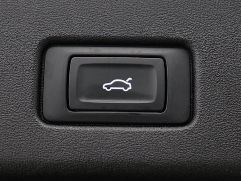 Audi Q4 e-tron 35 Launch edition 55 kWh | Warmtepomp | Stoelverwarming | Carplay | Full LED | 19'' | Navigatie | Parkeerhulp | DAB | Climate control | Cruise control | Bluetooth