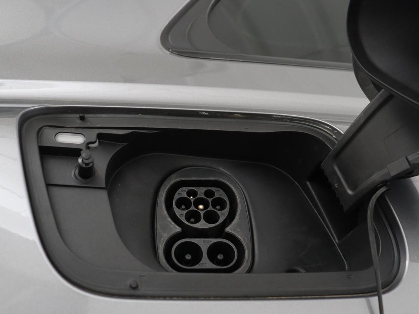 Audi Q4 e-tron 35 Launch edition 55 kWh | Warmtepomp | Stoelverwarming | Carplay | Full LED | 19'' | Navigatie | Parkeerhulp | DAB | Climate control | Cruise control | Bluetooth