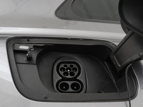 Audi Q4 e-tron 35 Launch edition 55 kWh | Warmtepomp | Stoelverwarming | Carplay | Full LED | 19'' | Navigatie | Parkeerhulp | DAB | Climate control | Cruise control | Bluetooth