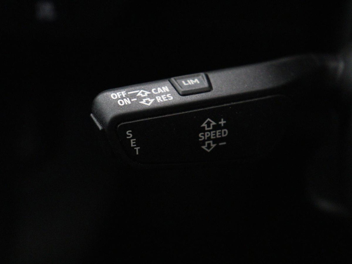 Audi Q4 e-tron 35 Launch edition 55 kWh | Warmtepomp | Stoelverwarming | Carplay | Full LED | 19'' | Navigatie | Parkeerhulp | DAB | Climate control | Cruise control | Bluetooth