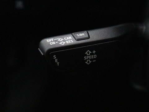 Audi Q4 e-tron 35 Launch edition 55 kWh | Warmtepomp | Stoelverwarming | Carplay | Full LED | 19'' | Navigatie | Parkeerhulp | DAB | Climate control | Cruise control | Bluetooth