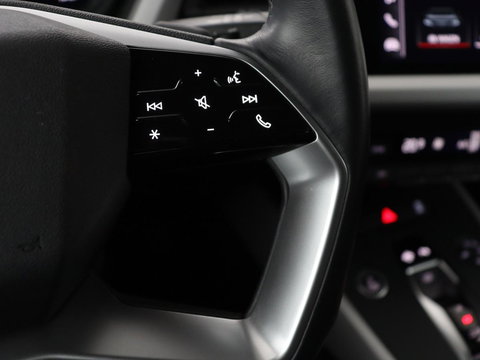 Audi Q4 e-tron 35 Launch edition 55 kWh | Warmtepomp | Stoelverwarming | Carplay | Full LED | 19'' | Navigatie | Parkeerhulp | DAB | Climate control | Cruise control | Bluetooth