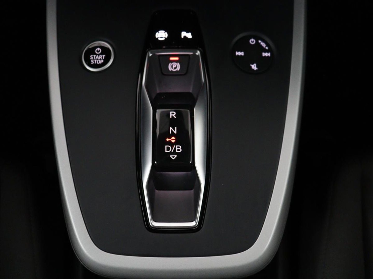 Audi Q4 e-tron 35 Launch edition 55 kWh | Warmtepomp | Stoelverwarming | Carplay | Full LED | 19'' | Navigatie | Parkeerhulp | DAB | Climate control | Cruise control | Bluetooth