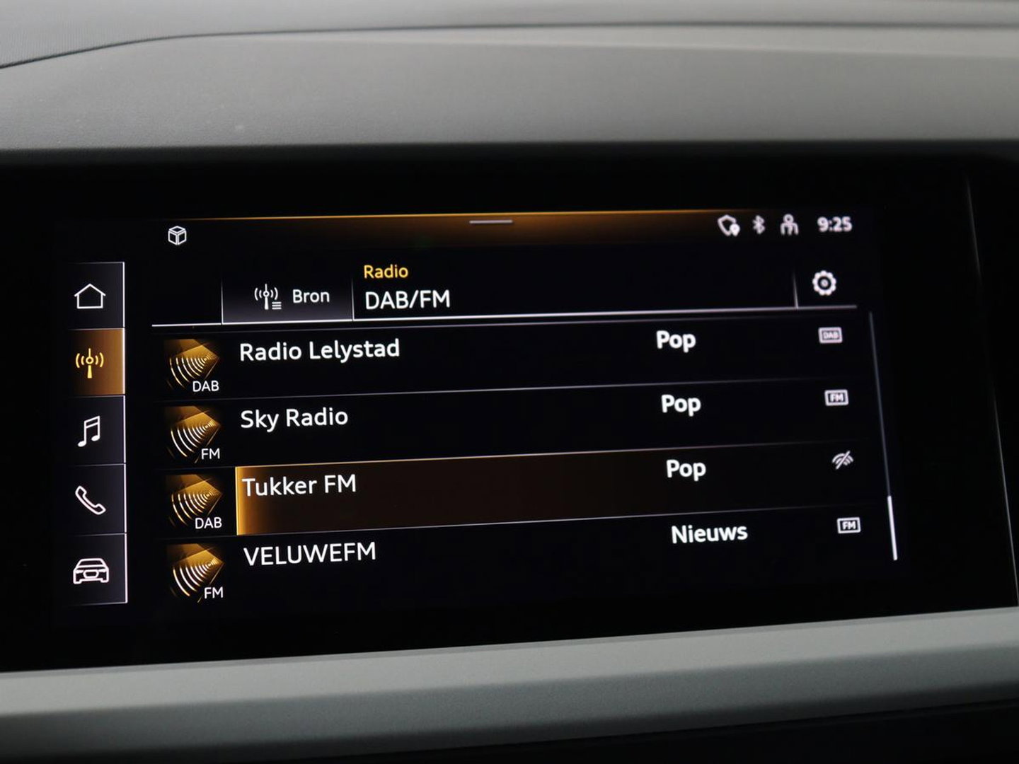 Audi Q4 e-tron 35 Launch edition 55 kWh | Warmtepomp | Stoelverwarming | Carplay | Full LED | 19'' | Navigatie | Parkeerhulp | DAB | Climate control | Cruise control | Bluetooth