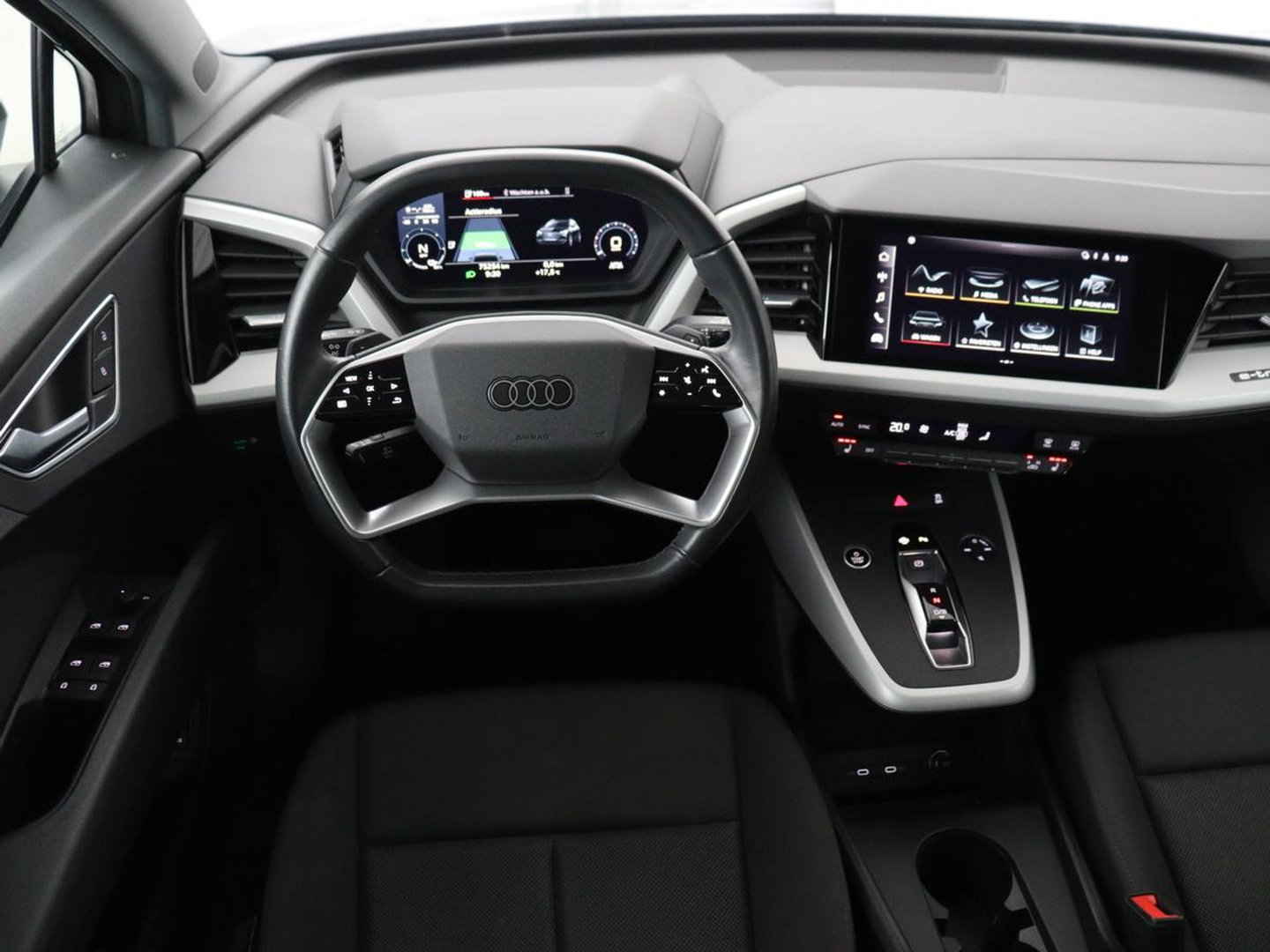 Audi Q4 e-tron 35 Launch edition 55 kWh | Warmtepomp | Stoelverwarming | Carplay | Full LED | 19'' | Navigatie | Parkeerhulp | DAB | Climate control | Cruise control | Bluetooth