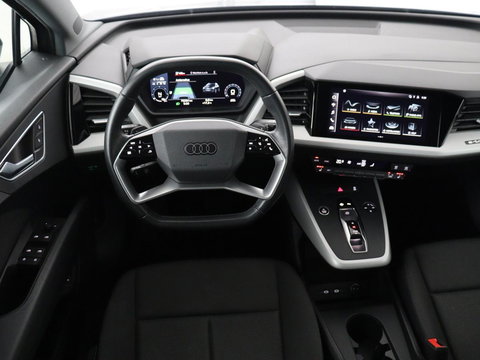 Audi Q4 e-tron 35 Launch edition 55 kWh | Warmtepomp | Stoelverwarming | Carplay | Full LED | 19'' | Navigatie | Parkeerhulp | DAB | Climate control | Cruise control | Bluetooth
