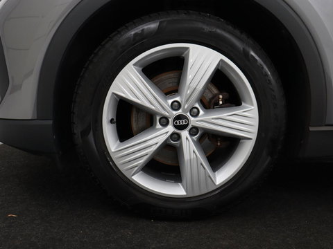 Audi Q4 e-tron 35 Launch edition 55 kWh | Warmtepomp | Stoelverwarming | Carplay | Full LED | 19'' | Navigatie | Parkeerhulp | DAB | Climate control | Cruise control | Bluetooth