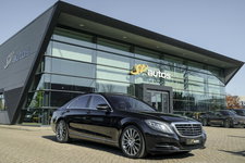 Mercedes-Benz S-Klasse - S500 V8 455pk 4Matic Panoramadak Trekhaak elektrisch Luchtvering Widescreen Sfeerverlichting 20" LMV