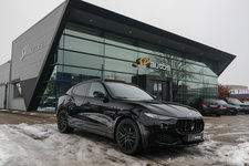 Maserati Levante - Gransport 3.0 V6 D 275pk Panoramadak Schaalstoelen VOL!!! Carbon pakket NLauto 21" LMV Stoelkoeling Luchtvering