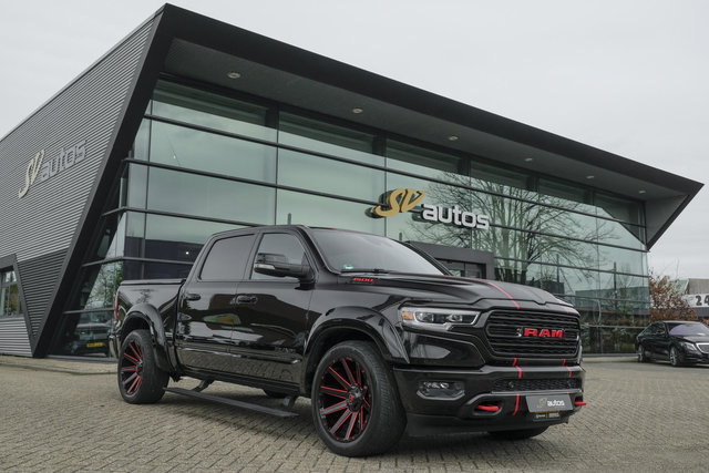 Dodge Ram 1500 - 5.7 V8 401pk 4x4 Limited LPG G3 Widebody Black&Red Luchtvering Trekhaak Head-up Harman/kardon Sidebars CUSTOM!!