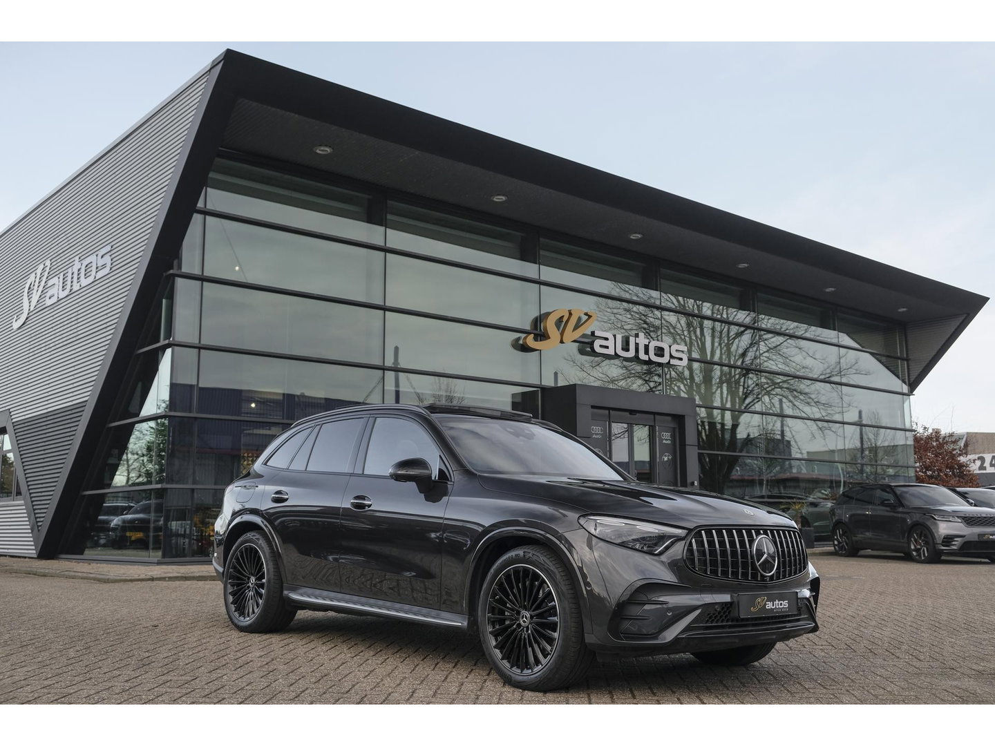 Mercedes-Benz GLC GLC400e 381pk AMG Panoramadak *BTW* Luchtvering 4-wielbesturing Burmester3d Stoelkoeling Night pakket 20" LMV BOMVOL!!!