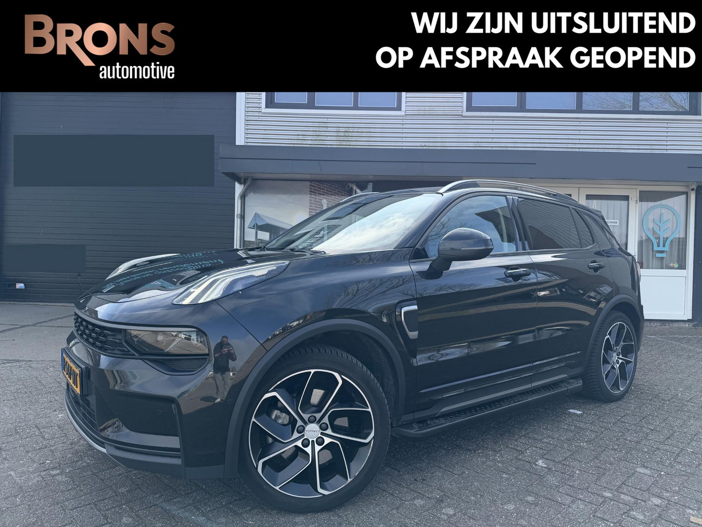 Lynk & Co 01 1.5 zwart l sidebar l camera