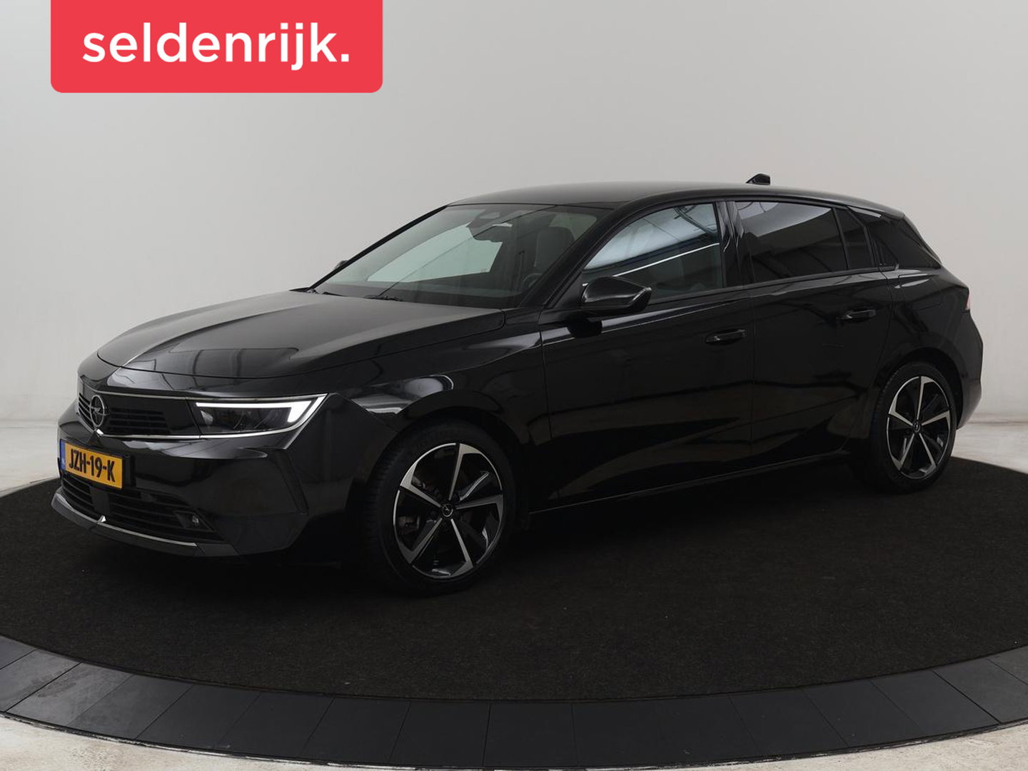 Opel Astra 1.6 Hybrid Business Edition | SOH 92% | Stoelverwarming | Adaptive cruise | Camera | Stuurverwarming | Carplay | Navigatie | Full LED | 17'' | Climate control | PHEV | Plug In