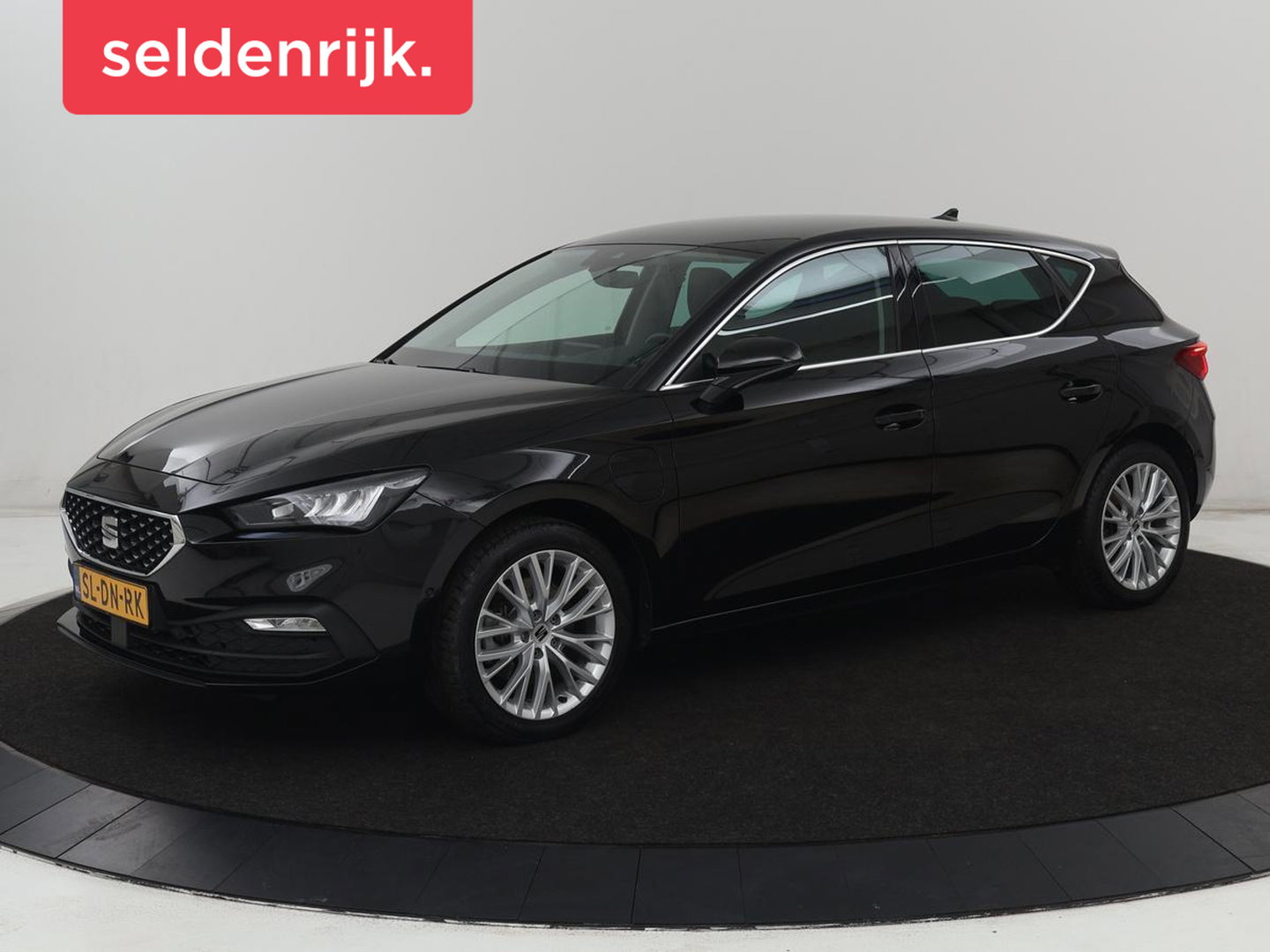 SEAT Leon 1.4 TSI eHybrid PHEV Xcellence | SOH 100% | Stoel & stuurverwarming | Sfeerverlichting | Keyless | Navigatie | Park Assist | Cruise control | Digital Cockpit | Climate control | Plug In