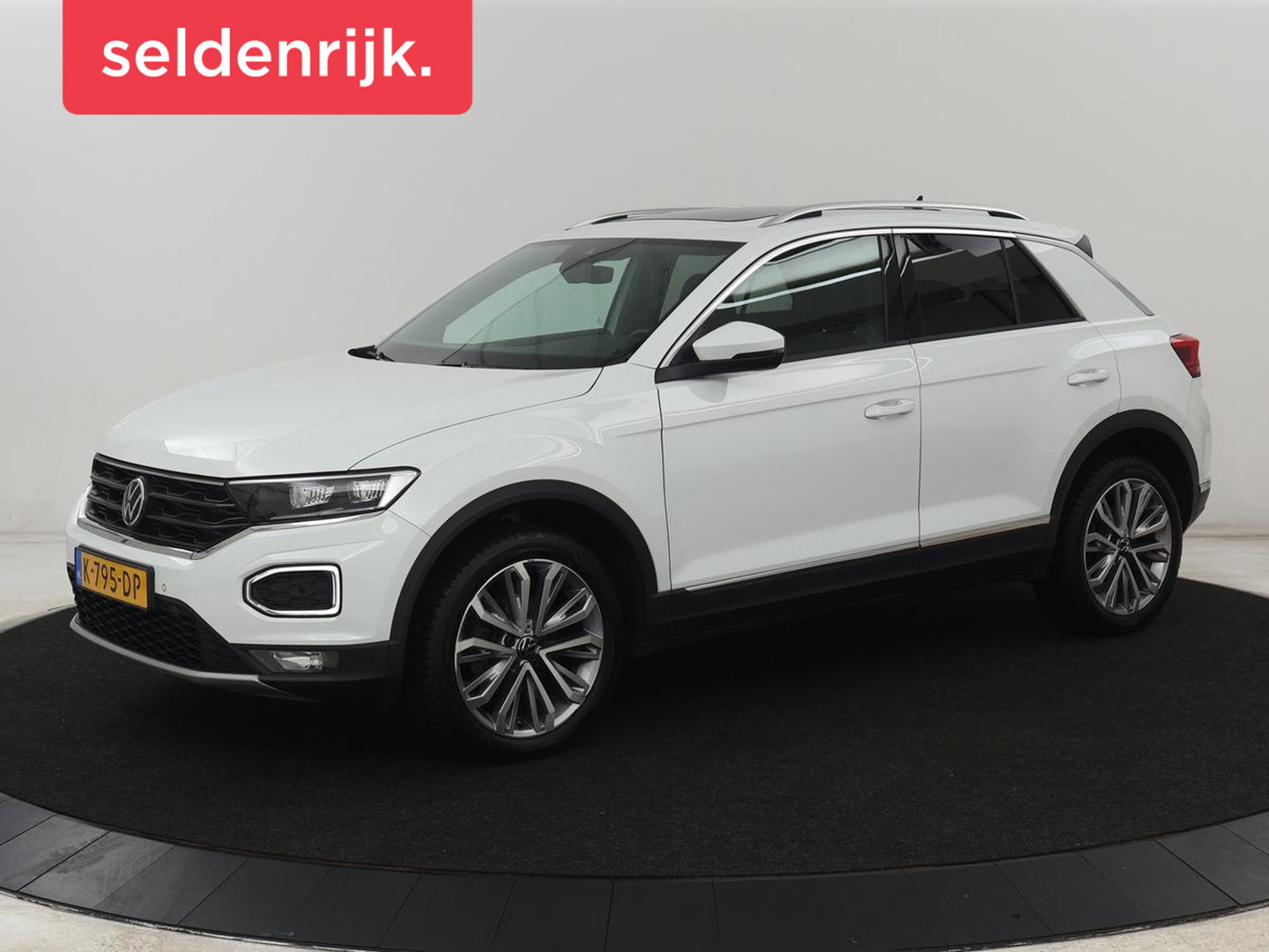 Volkswagen T-Roc 1.5 TSI Sport | Panoramadak | Adaptive cruise | Keyless | Carplay | Navigatie | Full LED | Virtual Cockpit | Climate control | Parkeerhulp | Bluetooth