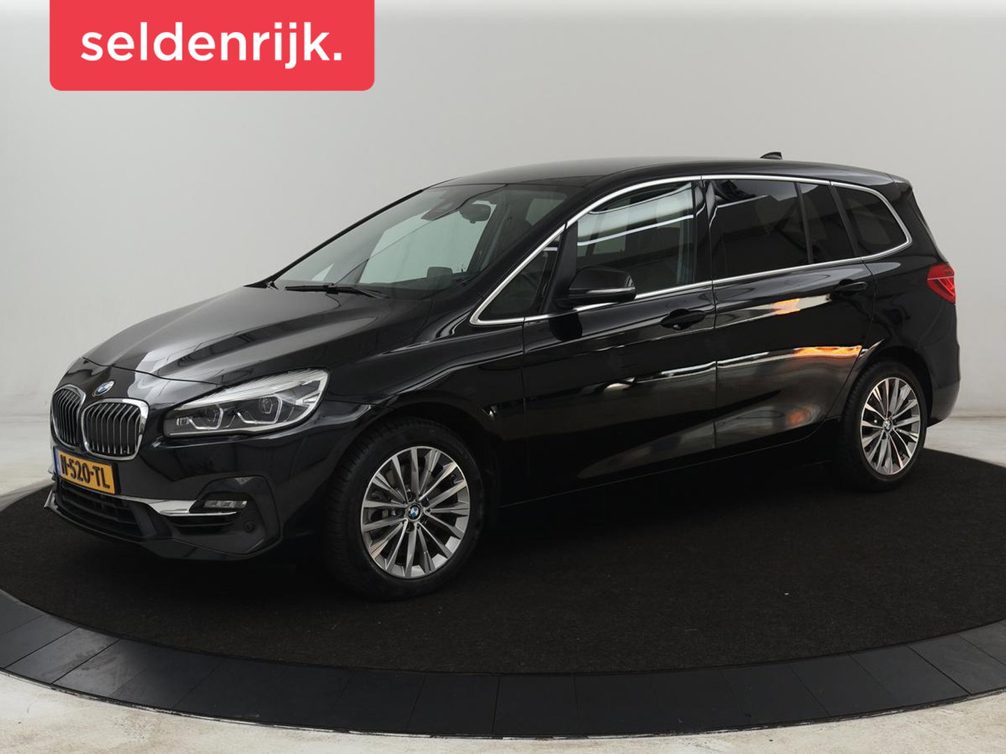 BMW 2 Serie Gran Tourer 220i Business Edition Plus | Luxury Line | Leder | Head-Up | Stoelverwarming | Trekhaak | Camera | Carplay | Full LED | Keyless | Navigatie | Cruise control | Bluetooth