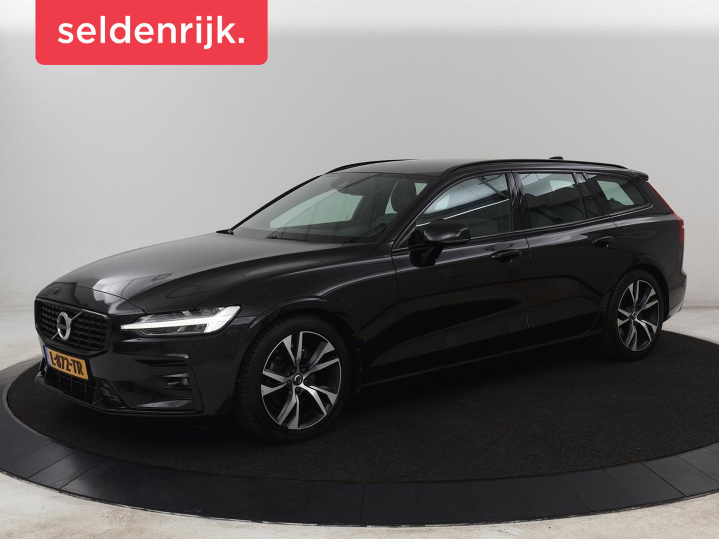 Volvo V60 2.0 B4 R-Design | Stoelverwarming | Adaptive cruise | Carplay | Camera | Keyless | Navigatie | Half leder | Full LED | Parkeerhulp | Climate control