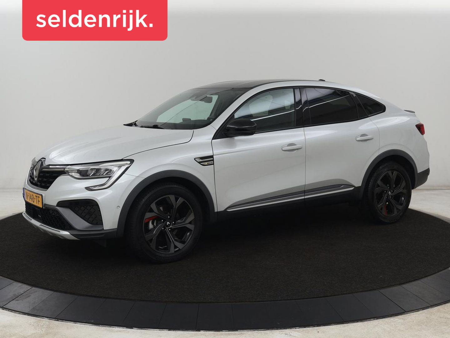 Renault Arkana 1.6 E-Tech Hybrid 145 R.S. Line | Leder/Alcantara | Stoelverwarming | Adaptive cruise | Camera | Carplay | Keyless | Park Assist | Full LED | Navigatie | File Assistent