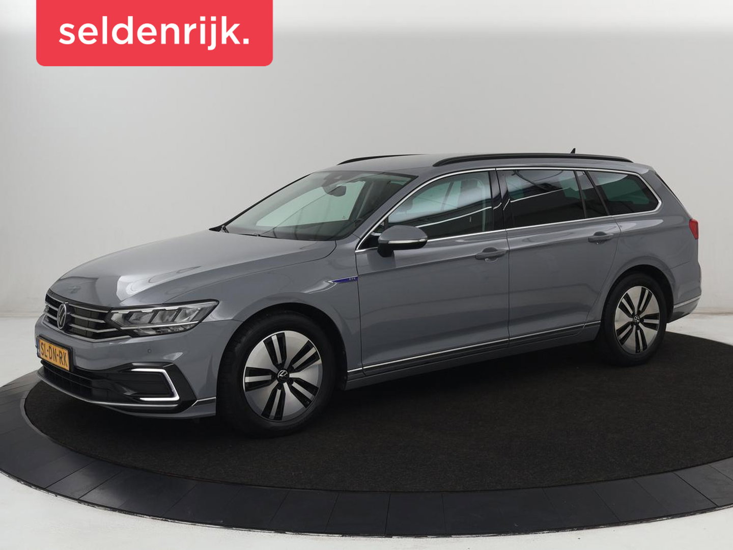 Volkswagen Passat 1.4 TSI PHEV GTE Business | Adaptive Cruise | Stoelverwarming | Trekhaak | Carplay | Massage | Camera