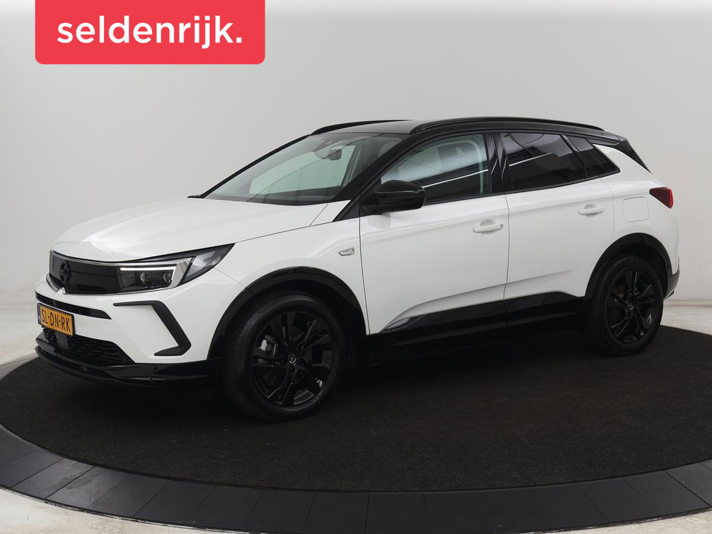 Opel Grandland X 1.6 Turbo Hybrid Business Executive | SOH 95% | Stoelverwarming | Adaptive cruise | Camera | Carplay | Stuurverwarming | Navigatie | PHEV | Plug In