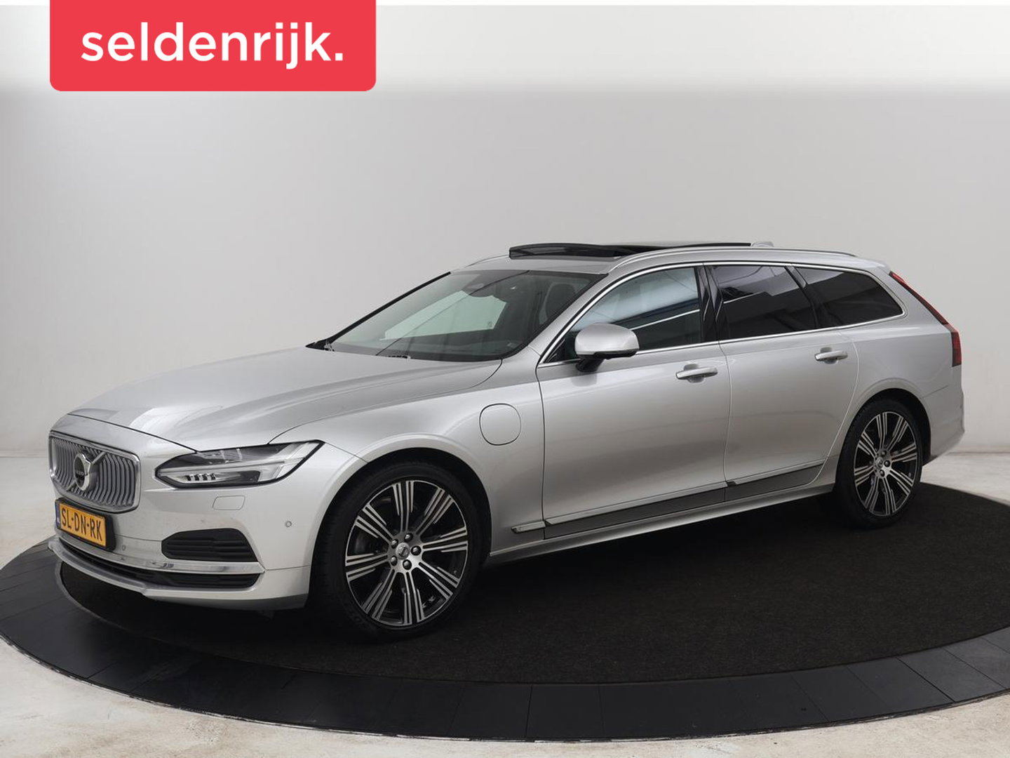 Volvo V90 2.0 T6 Plug In AWD Inscription | SOH 97% | Panoramadak | Head-Up | Leder | Harman/Kardon | 20'' | 360 Camera | Stoelverwarming | Keyless | Carplay | Full LED | Stuurverwarming | PHEV