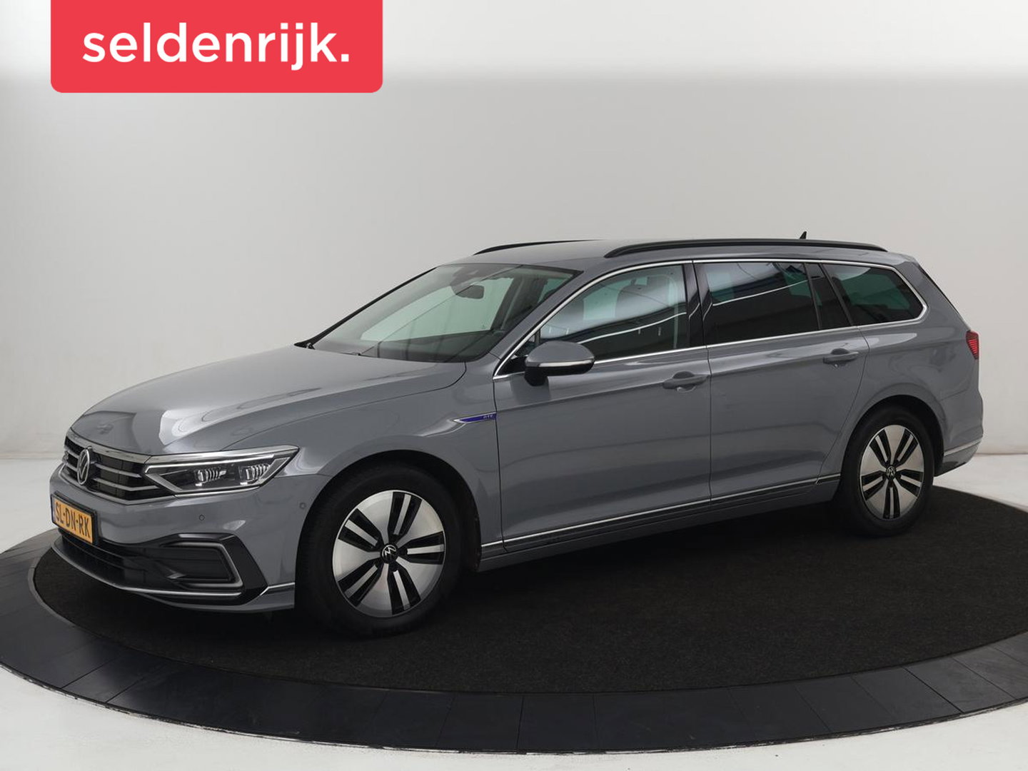 Volkswagen Passat 1.4 TSI PHEV GTE | SOH 95% | Stoelverwarming | Trekhaak | Massage | Camera | Carplay | Keyless | Matrix LED | Navigatie | Adaptive cruise | Park Assist | Climate control | Plug In