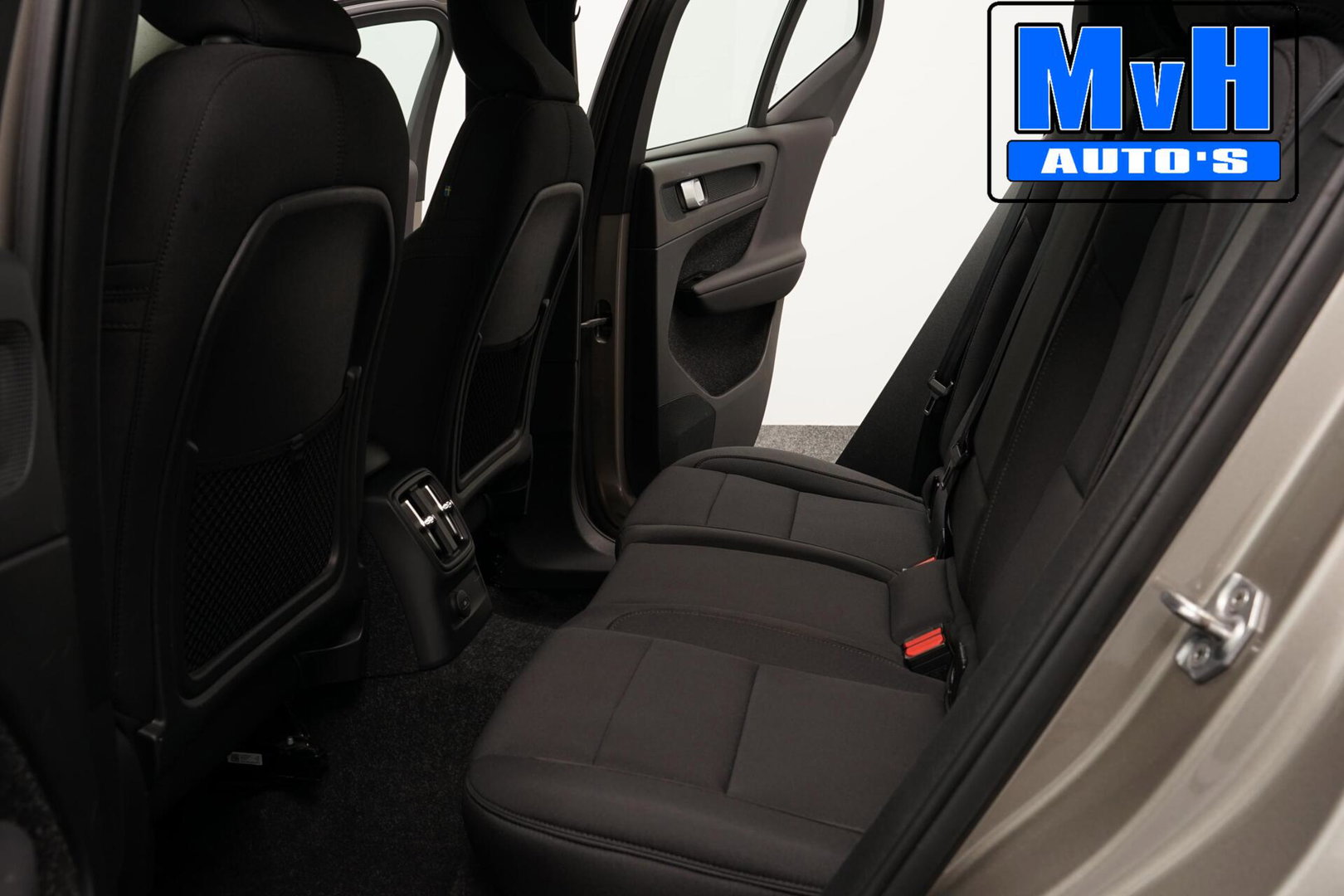 Volvo XC40 1.5 T4 Recharge Inscription Expression|TREKH|LED