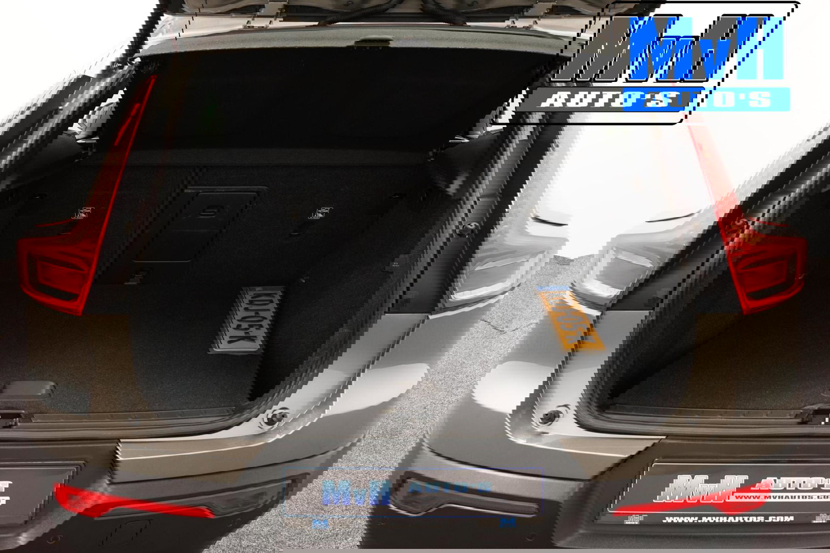 Volvo XC40 1.5 T4 Recharge Inscription Expression|TREKH|LED