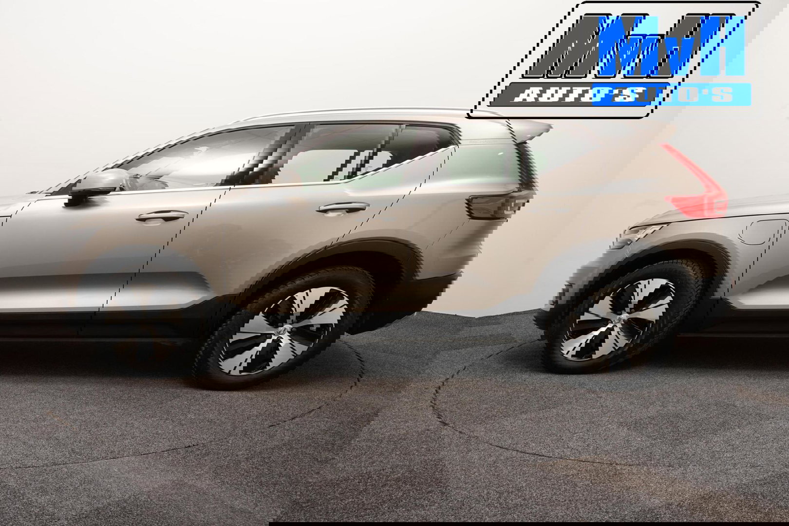 Volvo XC40 1.5 T4 Recharge Inscription Expression|TREKH|LED