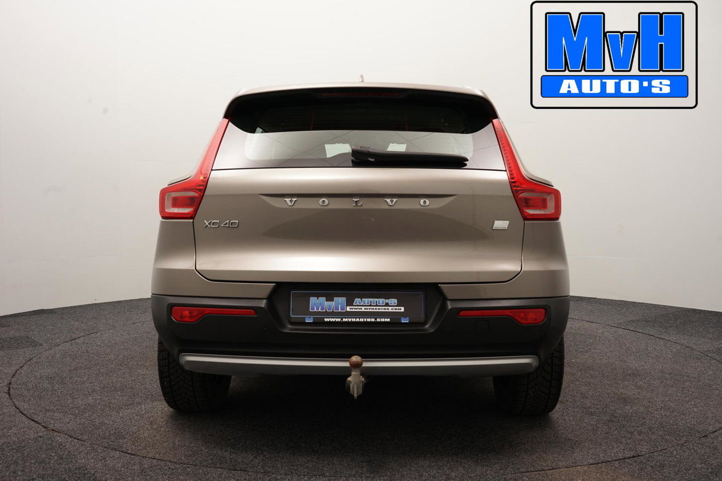 Volvo XC40 1.5 T4 Recharge Inscription Expression|TREKH|LED