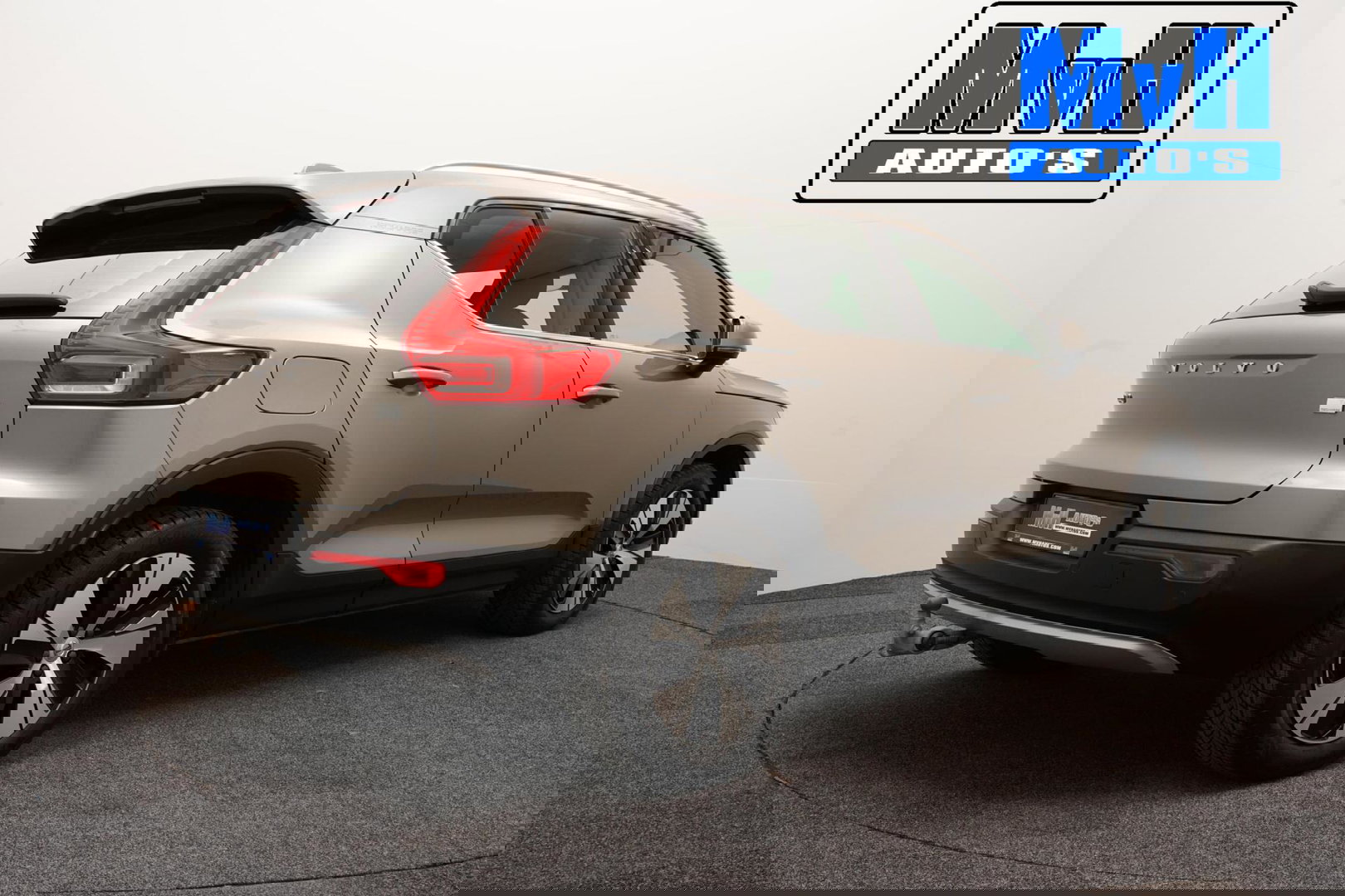 Volvo XC40 1.5 T4 Recharge Inscription Expression|TREKH|LED