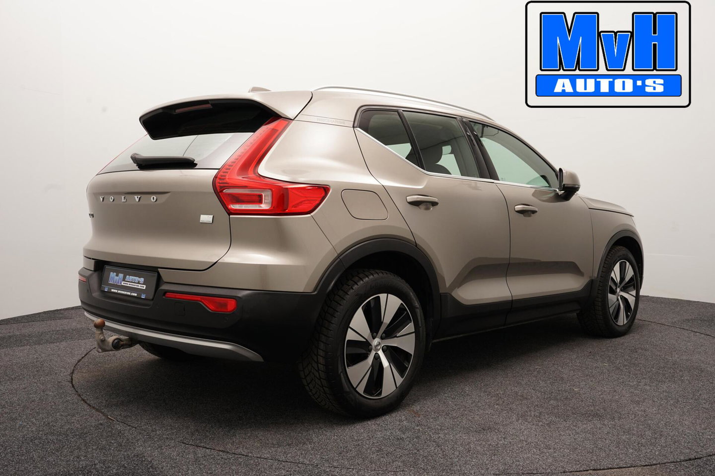 Volvo XC40 1.5 T4 Recharge Inscription Expression|TREKH|LED