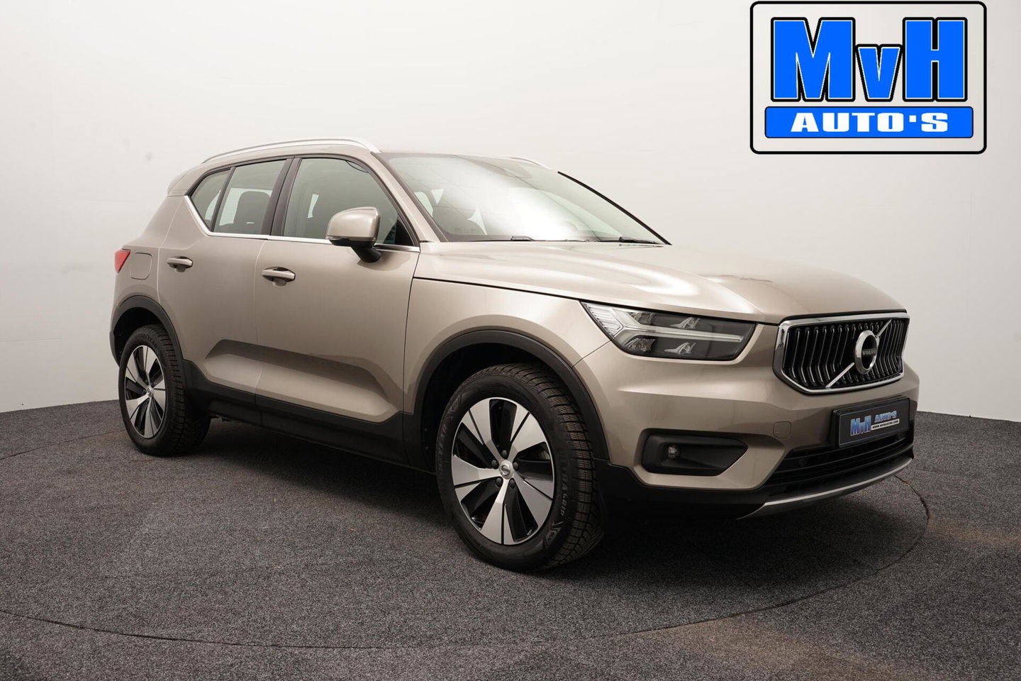 Volvo XC40 1.5 T4 Recharge Inscription Expression|TREKH|LED