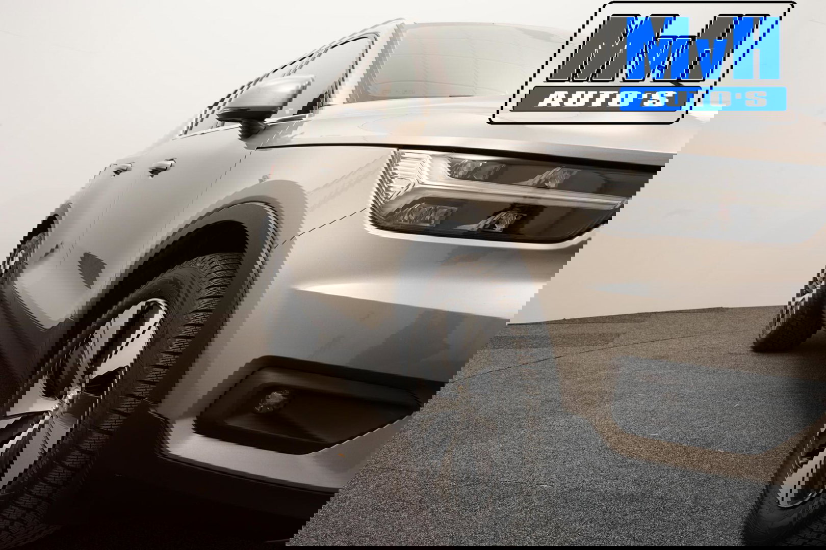 Volvo XC40 1.5 T4 Recharge Inscription Expression|TREKH|LED