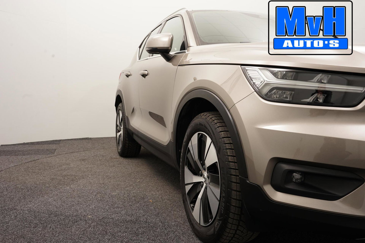Volvo XC40 1.5 T4 Recharge Inscription Expression|TREKH|LED