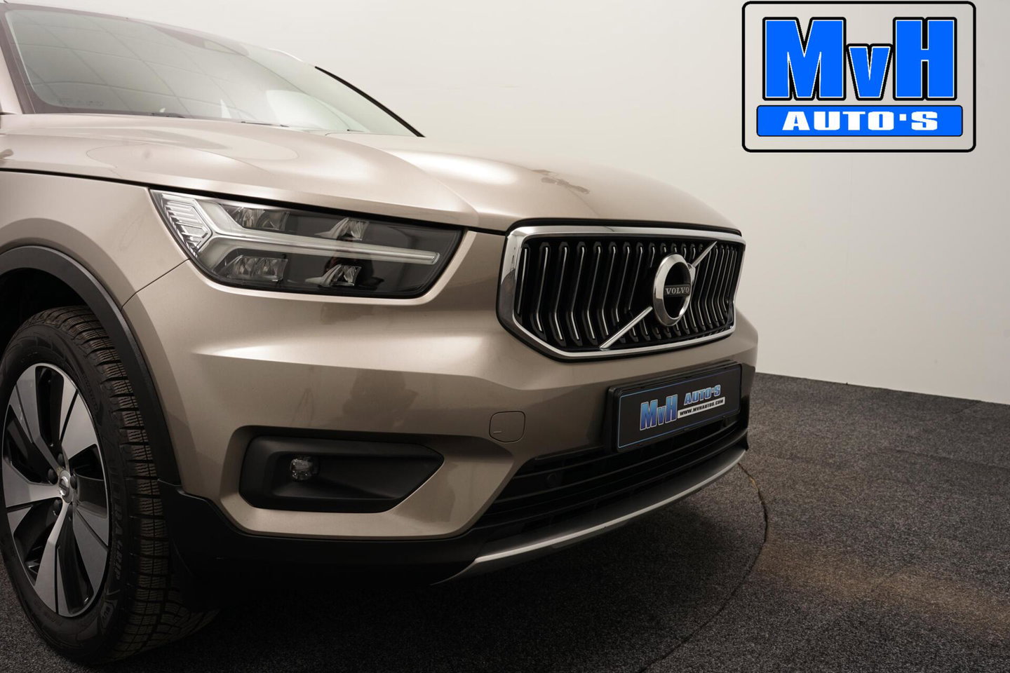 Volvo XC40 1.5 T4 Recharge Inscription Expression|TREKH|LED