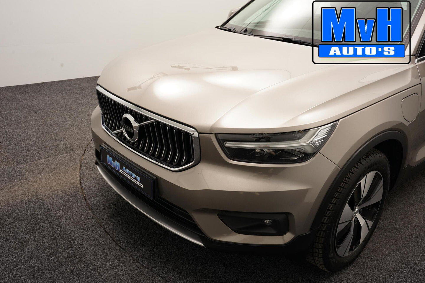 Volvo XC40 1.5 T4 Recharge Inscription Expression|TREKH|LED