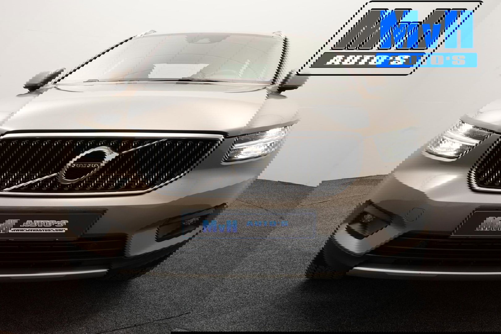 Volvo XC40 1.5 T4 Recharge Inscription Expression|TREKH|LED