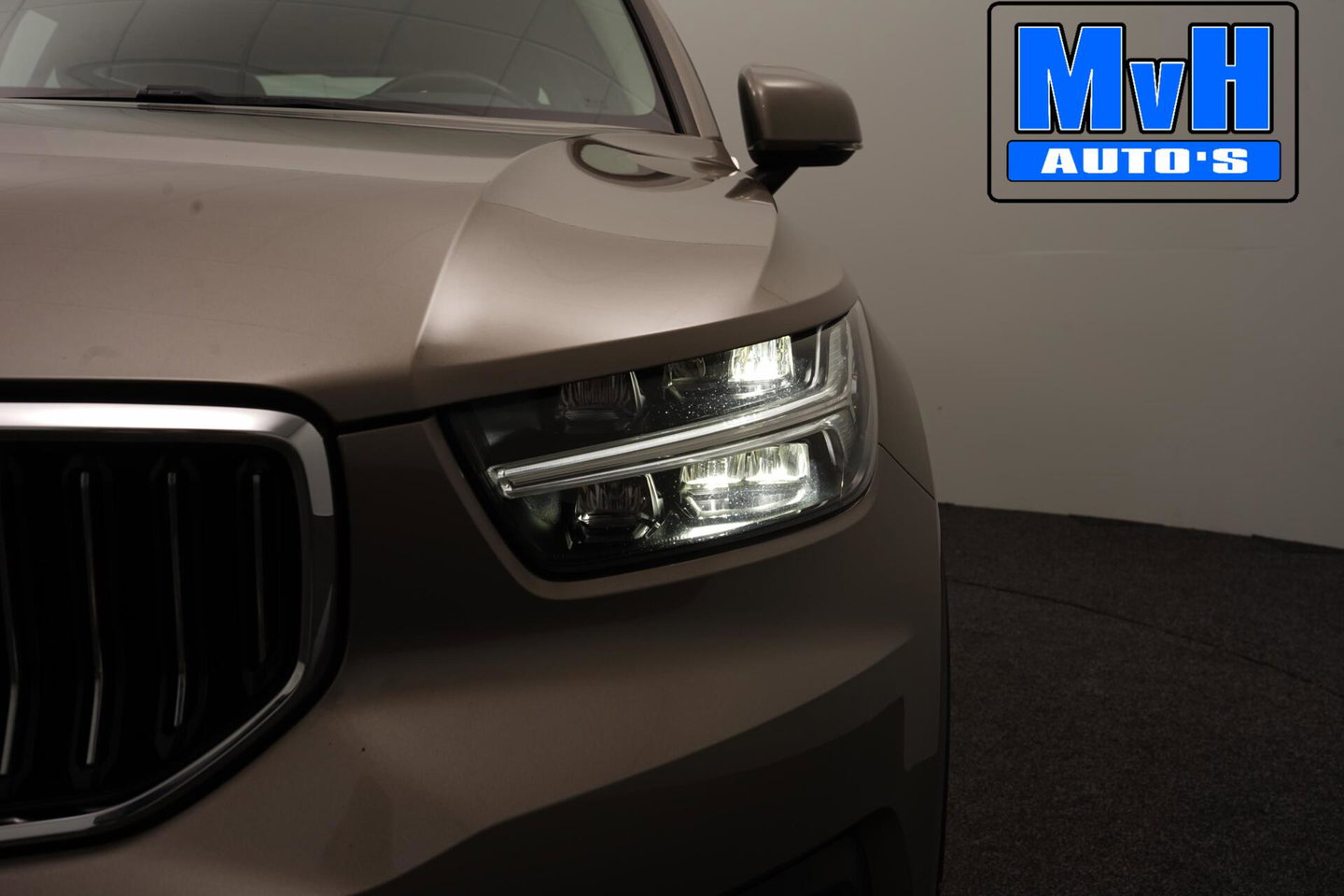 Volvo XC40 1.5 T4 Recharge Inscription Expression|TREKH|LED