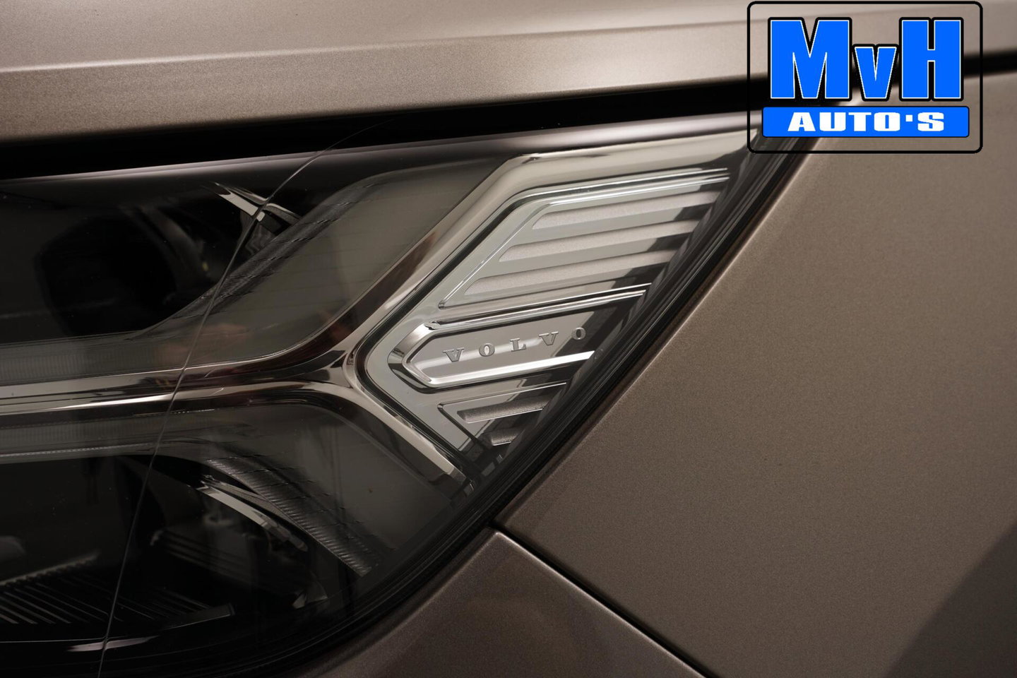 Volvo XC40 1.5 T4 Recharge Inscription Expression|TREKH|LED