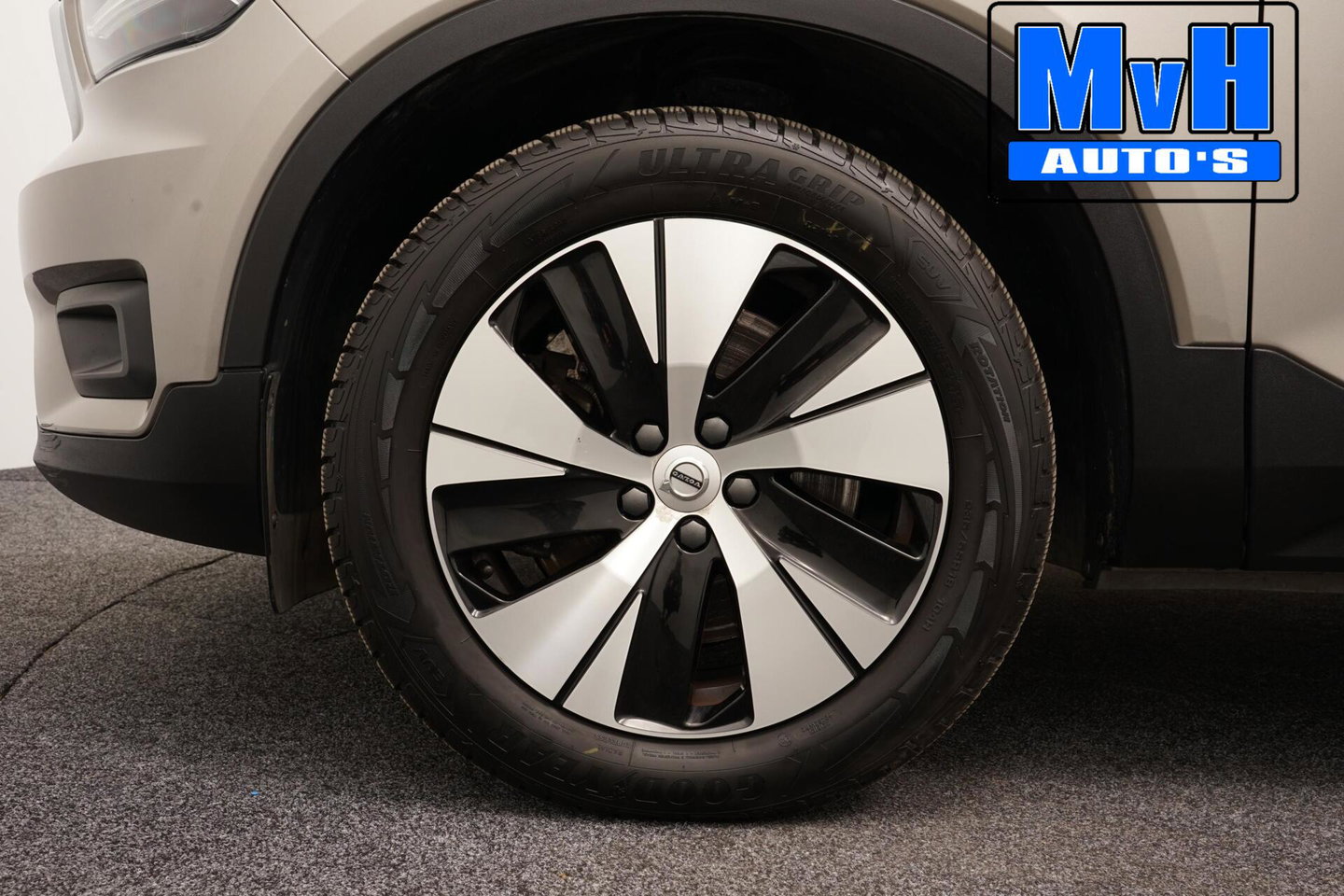 Volvo XC40 1.5 T4 Recharge Inscription Expression|TREKH|LED