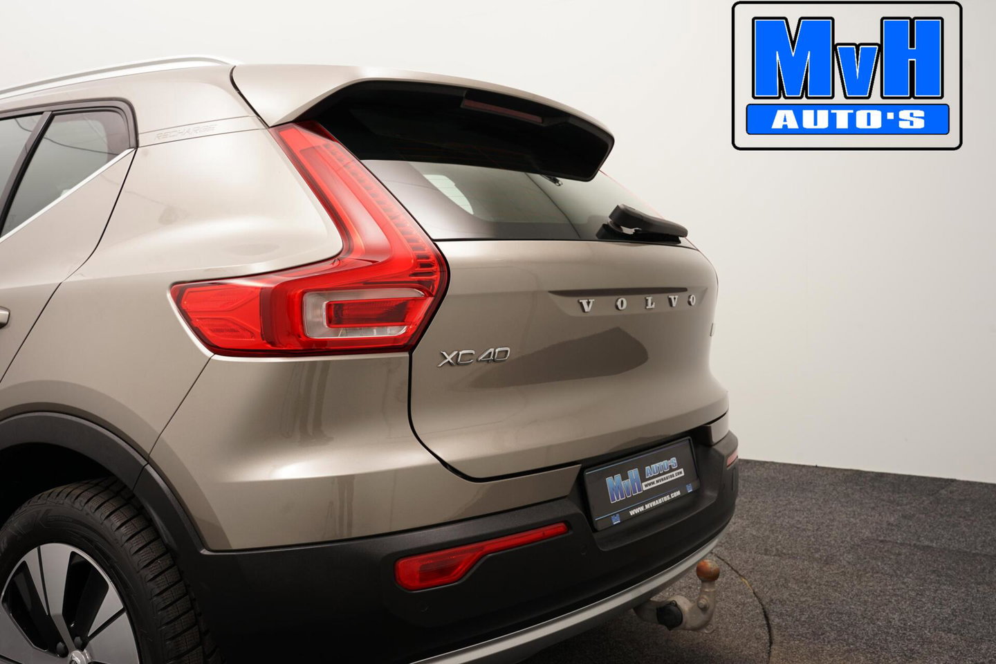 Volvo XC40 1.5 T4 Recharge Inscription Expression|TREKH|LED