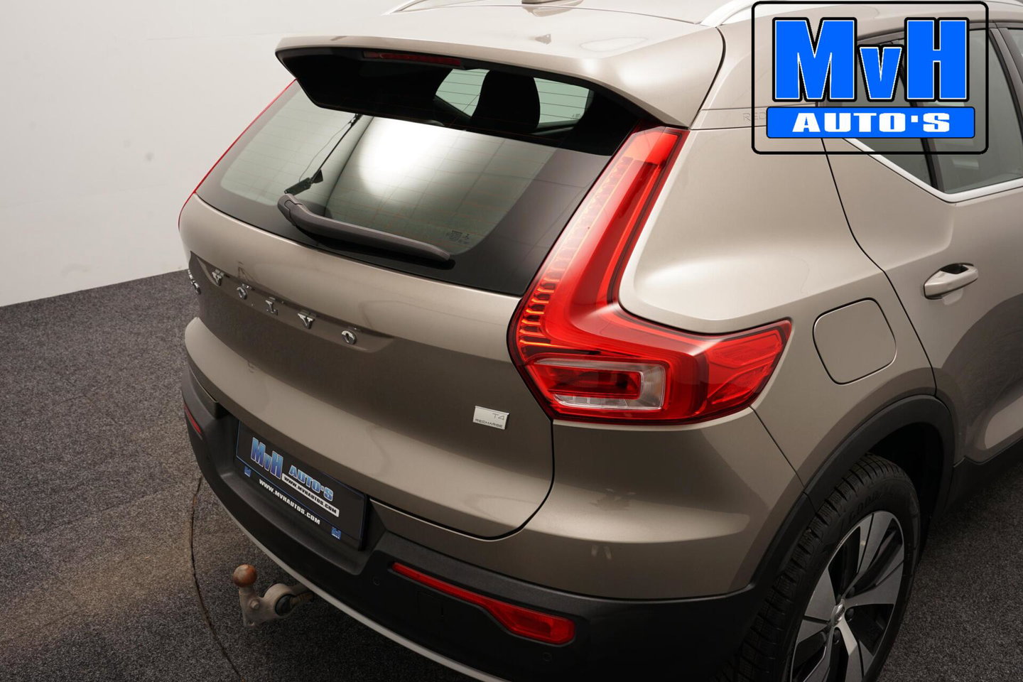Volvo XC40 1.5 T4 Recharge Inscription Expression|TREKH|LED