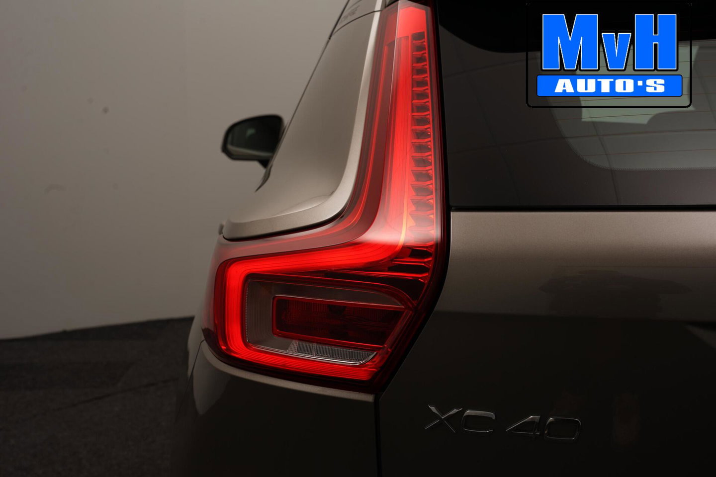 Volvo XC40 1.5 T4 Recharge Inscription Expression|TREKH|LED